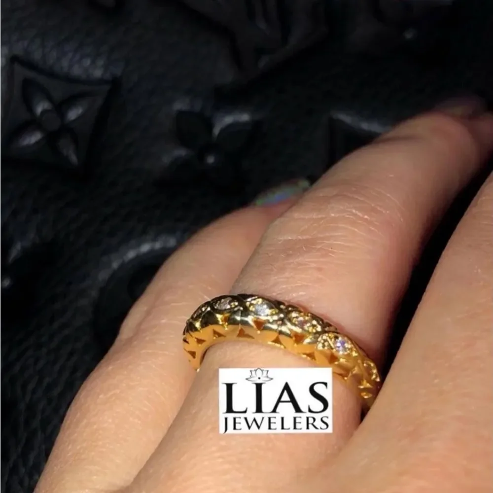 New 18k yellow gold wedding ring